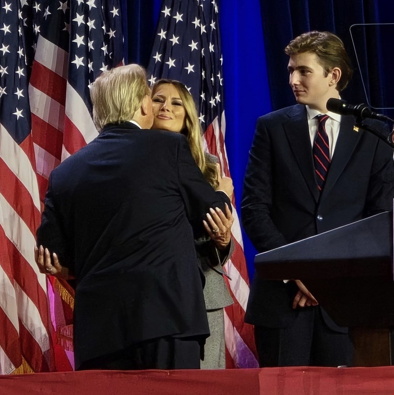O Donald Trump με τη Melania και τον Barron