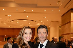 Σάκης Ρουβάς - Κάτια Ζυγούλη | Εντυπωσιακή εμφάνιση με βελούδο σε privé δείπνο στο κέντρο της Αθήνας - εικόνα 1