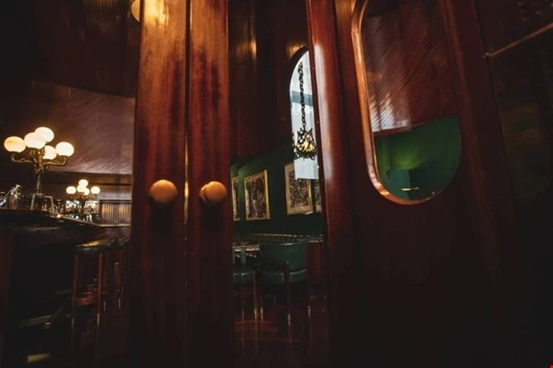 bar