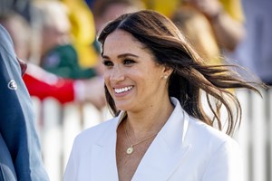 Πρίγκιπας Harry – Meghan Markle | Πιασμένοι χέρι-χέρι σε νησί της Καραϊβικής (φωτο) - εικόνα 1