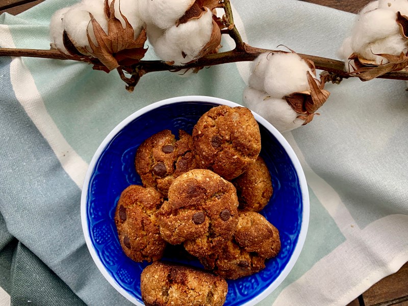 μπισκότα με κομμάτια σοκολάτας χωρίς αυγό