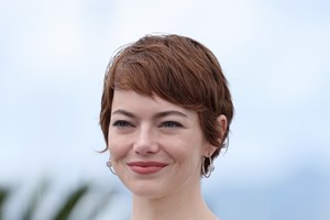 Ο Γιώργος Λάνθιμος σκηνοθετεί την Emma Stone σε music video - εικόνα 1