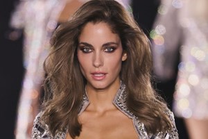 Δούκισσα Νομικού | Με το elegant αξεσουάρ μαλλιών που θα επιλέγεις όλο και περισσότερο τις θερμές μέρες του καλοκαιριού - εικόνα 2