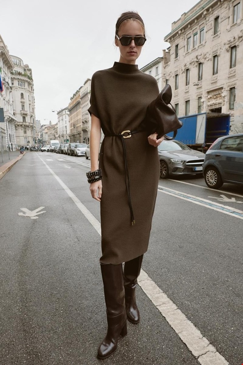 Πλεκτό καφέ φόρεμα Zara: Το must-have κομμάτι του φθινοπώρου