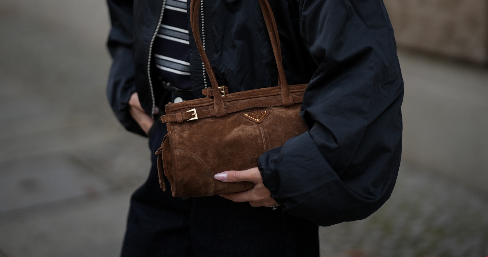 Lip Oil Nails | Η μίνιμαλ τάση του φετινού χειμώνα που κάνει τα νύχια να δείχνουν πιο "ακριβά" από ποτέ - εικόνα 1