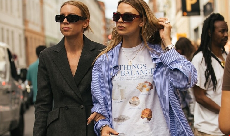 Μήπως τελικά η Sylvie Grateau είναι το πραγματικό style icon στη σειρά "Emily in Paris"; - εικόνα 6