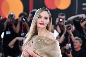 81ο Φεστιβάλ Βενετίας | Έφτασαν ο George και η Amal Clooney - εικόνα 1