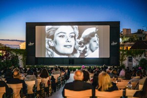 "Φτηνά Τσιγάρα" | Η ελληνική ταινία που έχει ταυτιστεί όσο καμία άλλη με το αθηναϊκό καλοκαίρι - εικόνα 2