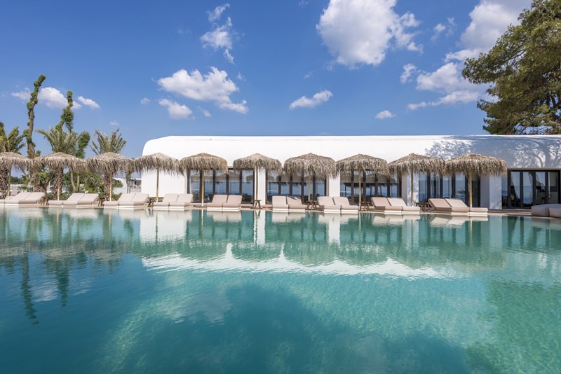 Isla Brown Corinthia