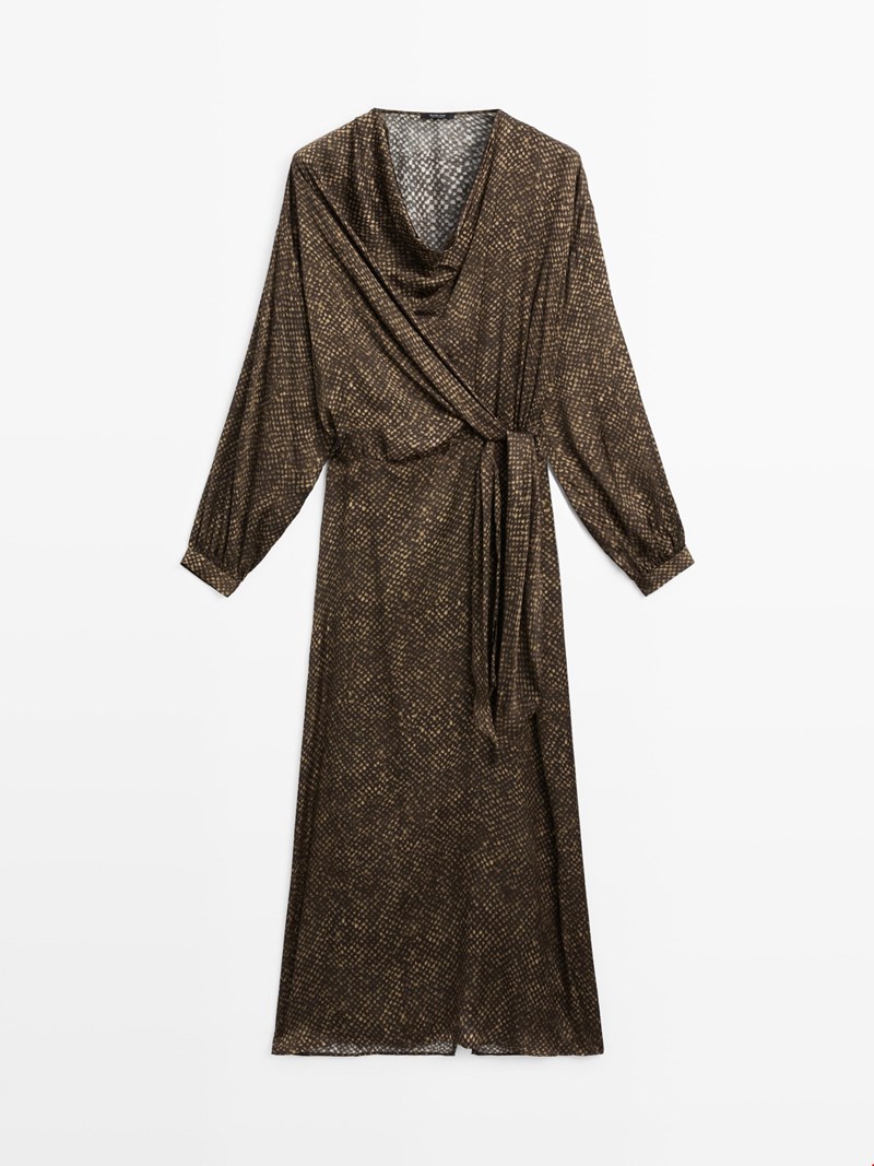 Μακρύ χυτό εμπριμέ φόρεμα με δετή λεπτομέρεια Massimo Dutti