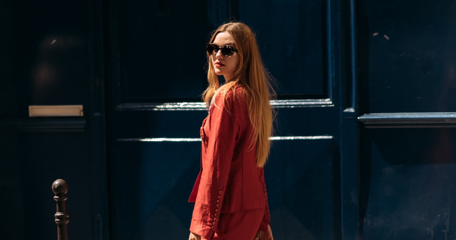 Πώς θα ντυθείς κομψά στο γραφείο όταν έχει καύσωνα