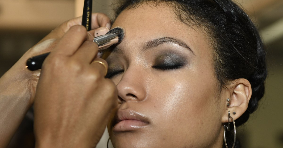 Αψεγάδιαστη βάση χωρίς foundation | Πώς θα κάνεις την πιο φυσική βάση μακιγιάζ μόνο με concealer - εικόνα 1