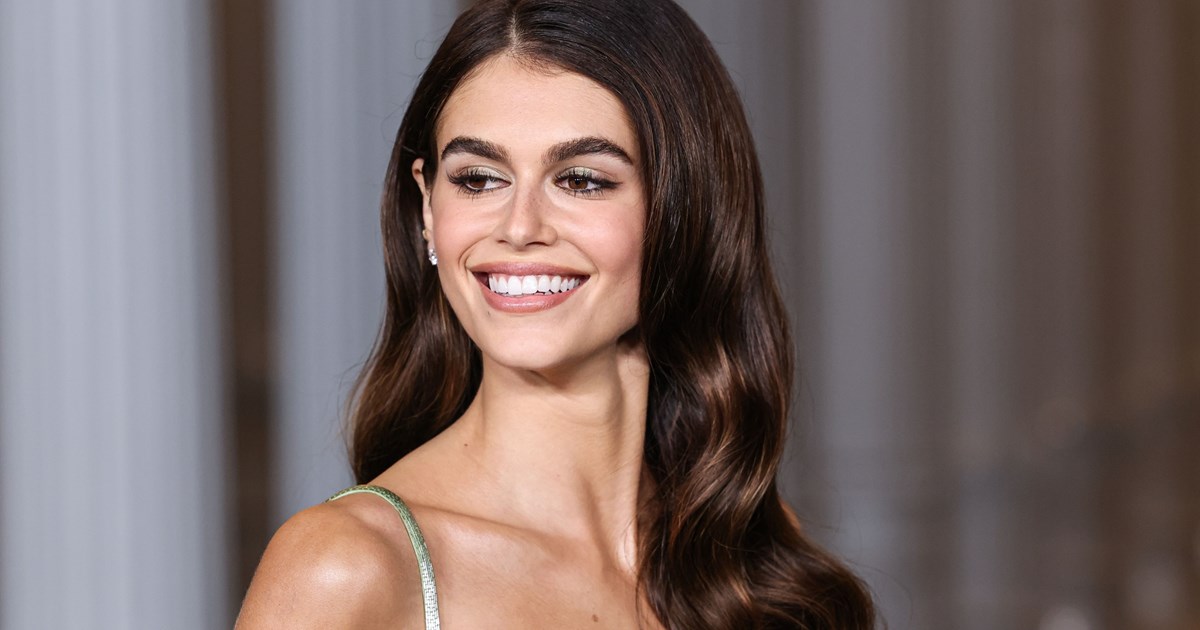 Plum Drop Nails | Το festive μανικιούρ που λατρεύουν οι πιο κομψές γυναίκες τώρα - εικόνα 3