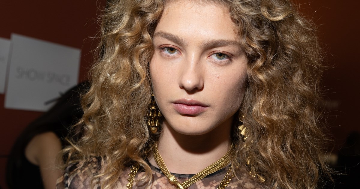 Το hero προϊόν που χρειάζεσαι για να εξαλείψεις την κούραση και τη θαμπάδα από το πρόσωπό σου - εικόνα 1