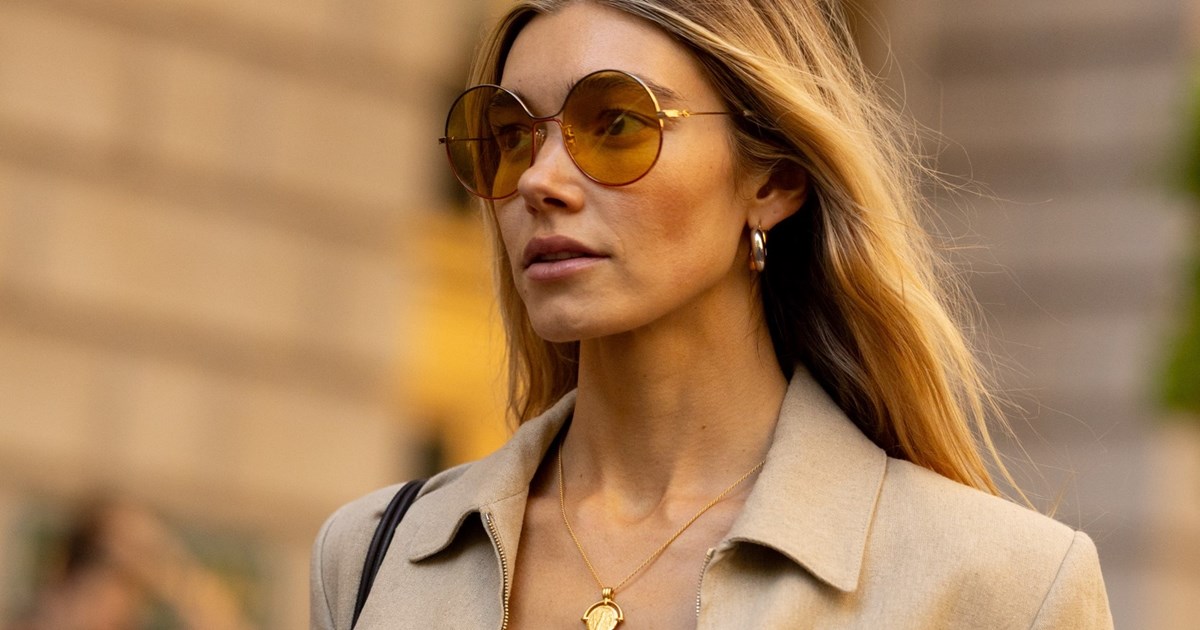 Το μυστικό για λαμπερά μαλλιά κρύβεται στην απολέπιση του τριχωτού | Τα καλύτερα scrubs για να την κάνεις σωστά - εικόνα 1