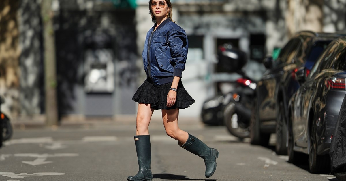 Η τζιν βερμούδα από τη Mango που φοράμε τον χειμώνα με στιλ - εικόνα 1