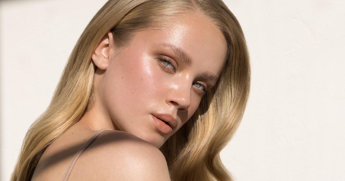 Σε αυτό το νερό micellar "ορκίζονται" όλα τα μοντέλα για το ντεμακιγιάζ τους - εικόνα 2