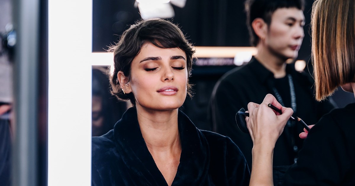 Εσύ γνωρίζεις κάθε πότε (και πώς) πρέπει να καθαρίζεις τη βούρτσα των μαλλιών σου; - εικόνα 2