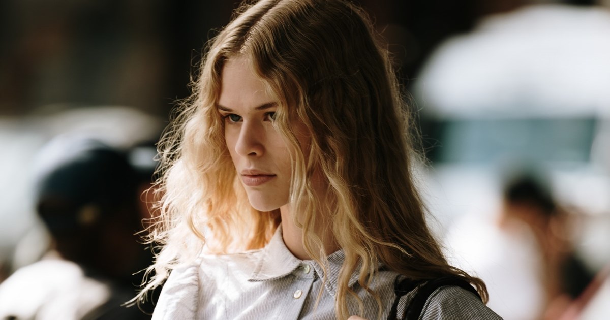 Selena Gomez | Tο λιτό αλλά εκλεπτυσμένο μανικιούρ της ταίριαξε ιδανικά με το λαμπερό μονόπετρο - εικόνα 1