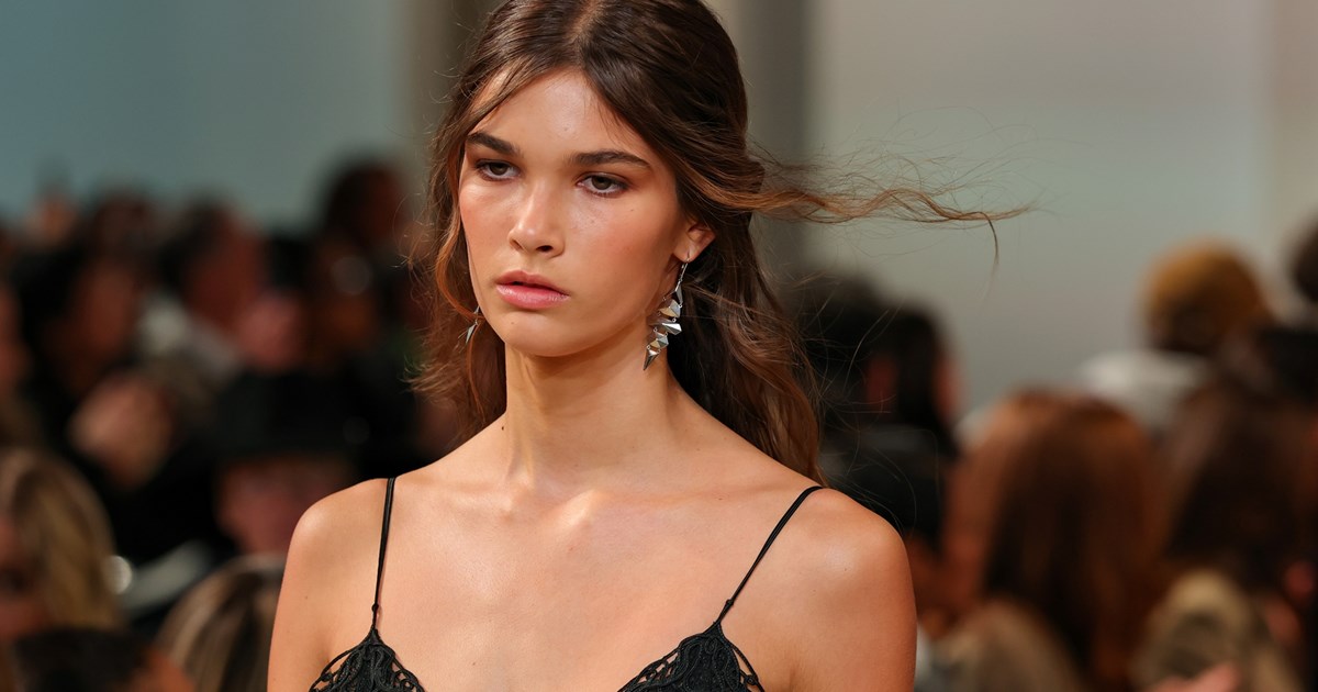 Chanel-ify your hair | Όταν η κομψότητα και η πολυτέλεια σε ένα look ξεκινούν από τα μαλλιά - εικόνα 2