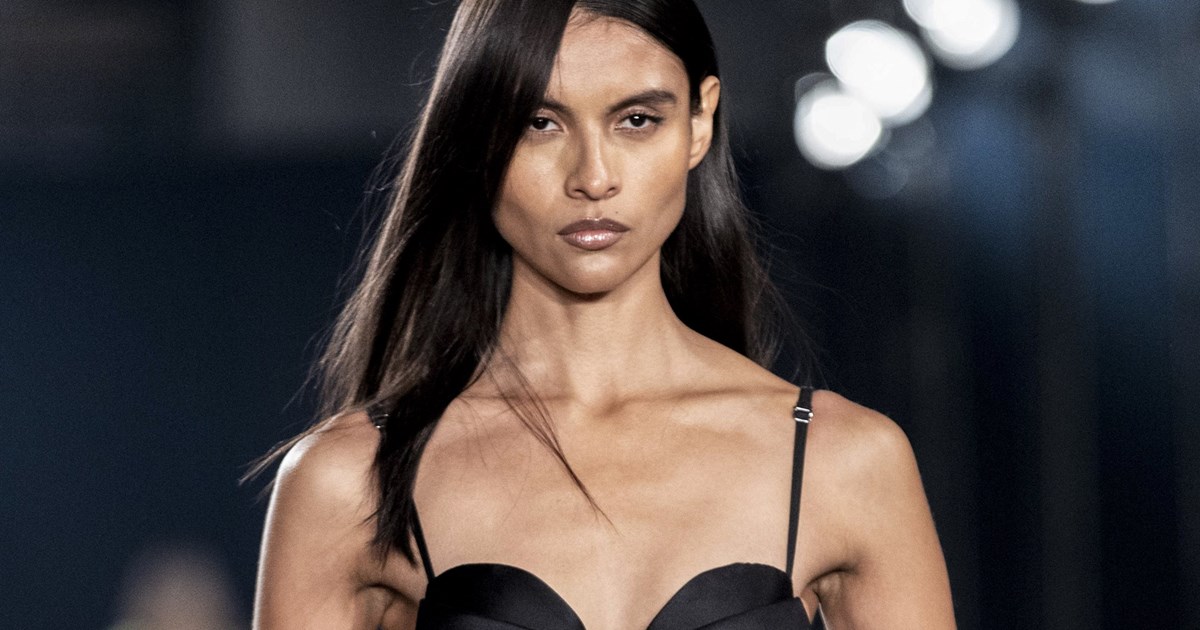 Το ωραιότερο άρωμα για τα μαλλιά μυρίζει γιασεμί και ροζ ζάχαρη | Θα το βρεις στη Zara - εικόνα 1