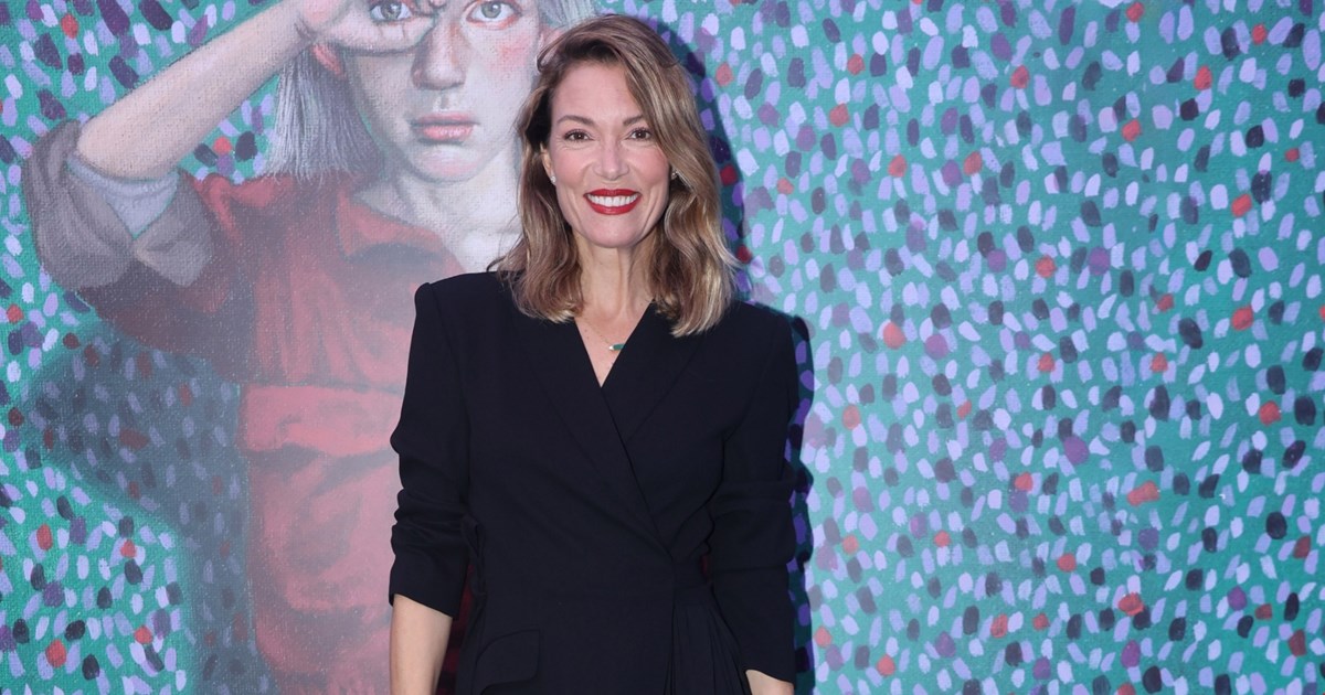 Η μπλε σκιά ματιών είναι το hot makeup trend του χειμώνα | Πώς θα τη φορέσεις για να δείξει σύγχρονη - εικόνα 1