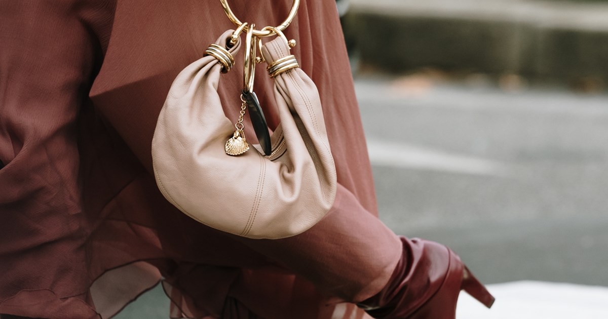 Italian plum nails | Αυτό το μανικιούρ αποτελεί την πιο κομψή πρόταση του φετινού χειμώνα - εικόνα 1