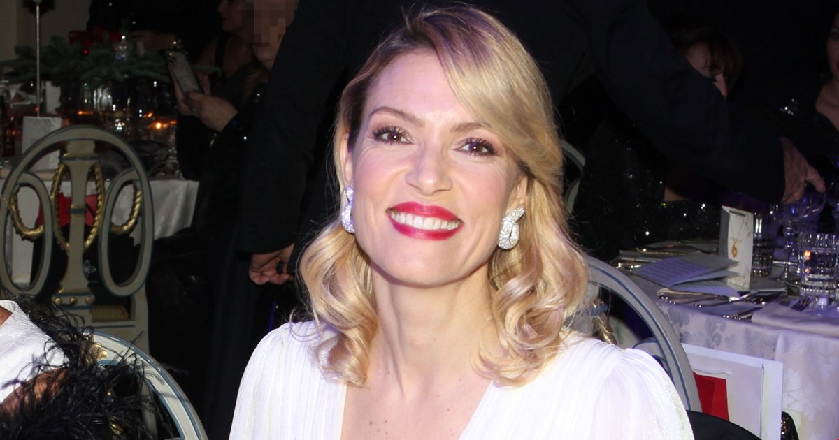 Η Βίκυ Καγιά με το πιο hot χρώμα μανικιούρ του χειμώνα - εικόνα 1