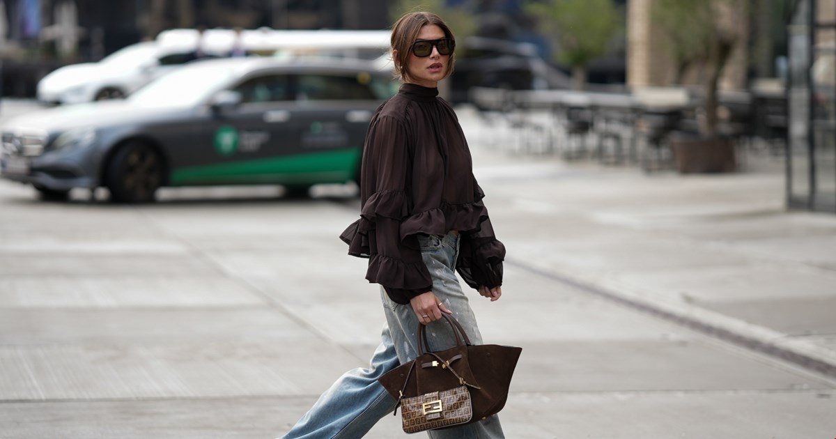 Ο βελούδινος κορσές από τη Zara που θα φορέσεις με το αγαπημένο σου τζιν τις γιορτές - εικόνα 1