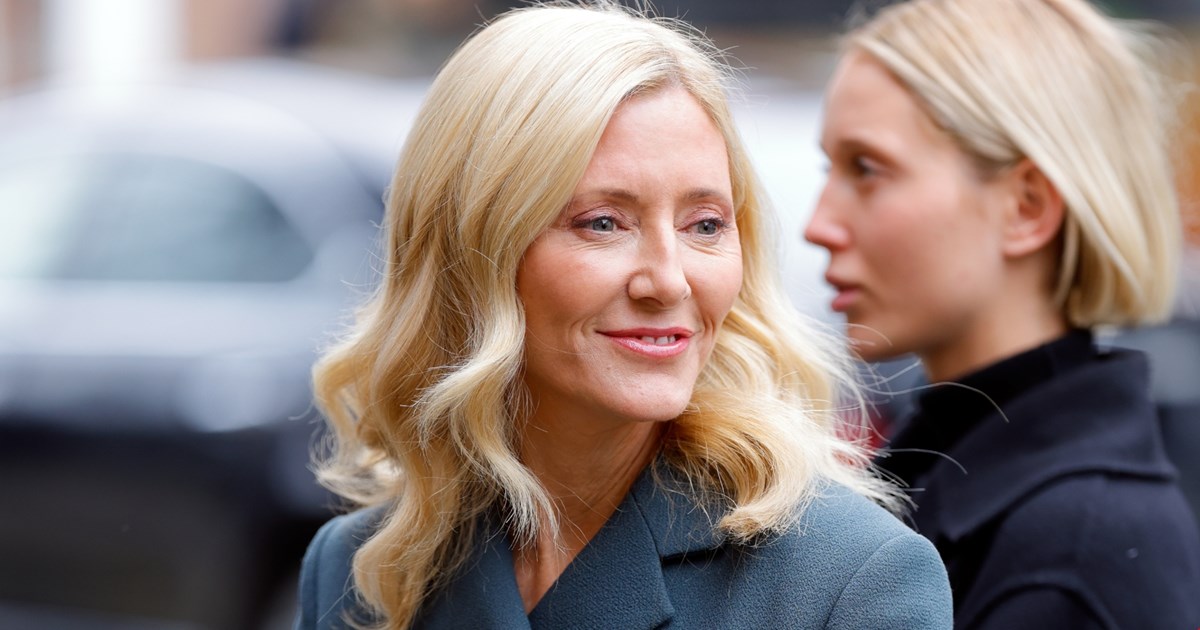 Η Σία Κοσιώνη με τα sneakers που έχουμε όλες στη συλλογή μας - εικόνα 1