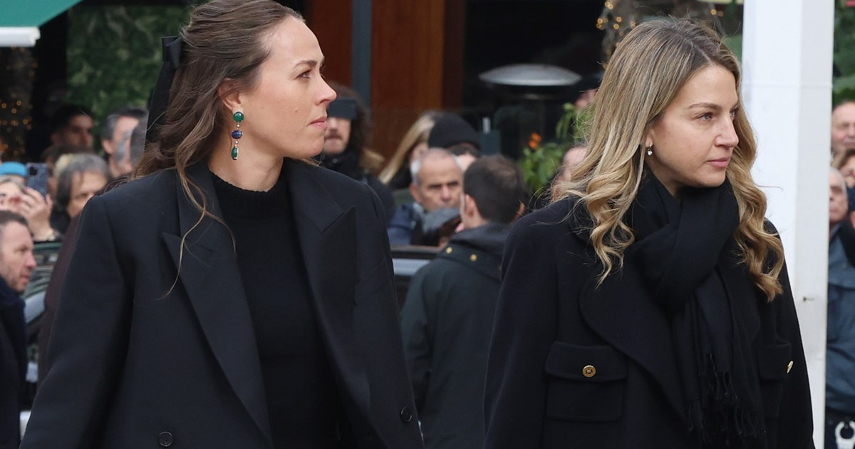 Η βασίλισσα Letizia με τις κόρες της στην κηδεία της Ειρήνης στην Αθήνα | Οι εμφανίσεις τους - εικόνα 1