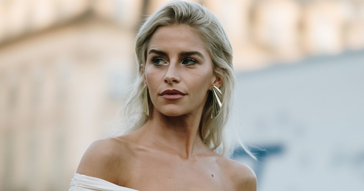 O σύγχρονος τρόπος εφαρμογής του ρουζ για δροσερή όψη στο πρόσωπο - εικόνα 1