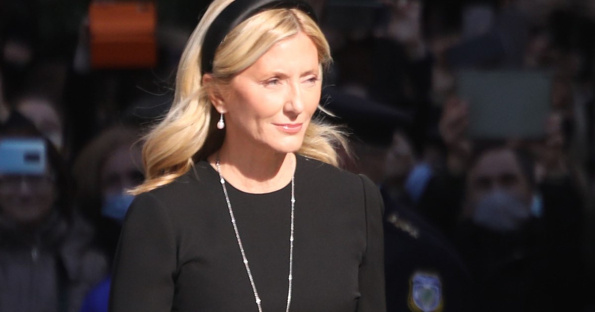 Marie Chantal | Το αγαπημένο της ρουζ σε μορφή stick που λατρεύουν όλες οι γυναίκες άνω των 50 - εικόνα 1