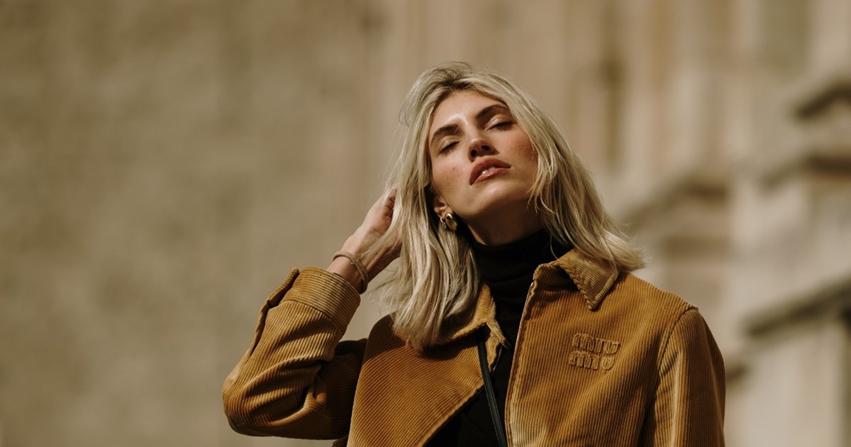 Mocha Mousse | Η γλυκιά απόχρωση του καφέ αναμένεται να γίνει η πιο δημοφιλής για τα μαλλιά μας το 2025 - εικόνα 2