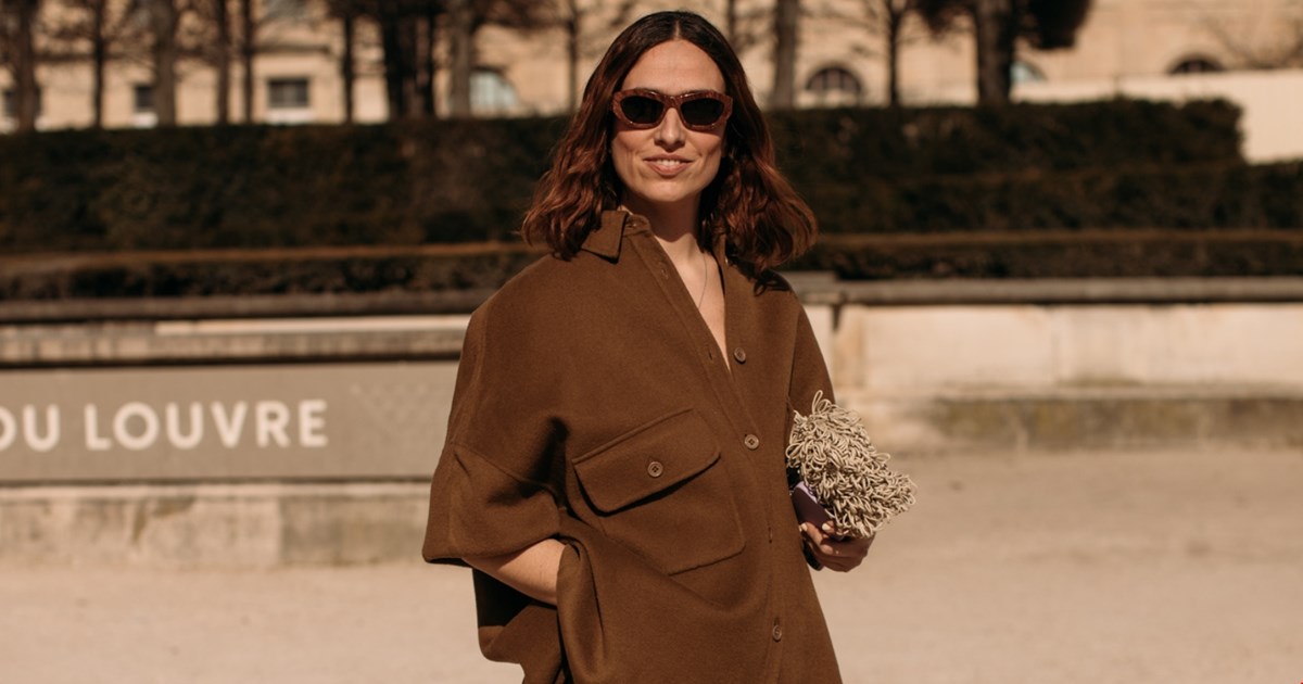 Η καστόρινη τσάντα από τη Mango που θα απογειώσει όλα τα office looks - εικόνα 1