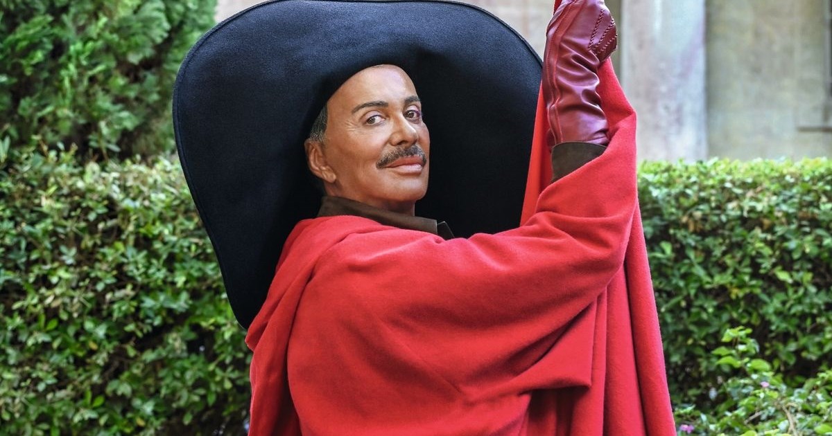 Έλλη Στάη | Με ιδιαίτερο πανωφόρι στο κέντρο της Αθήνας - εικόνα 3