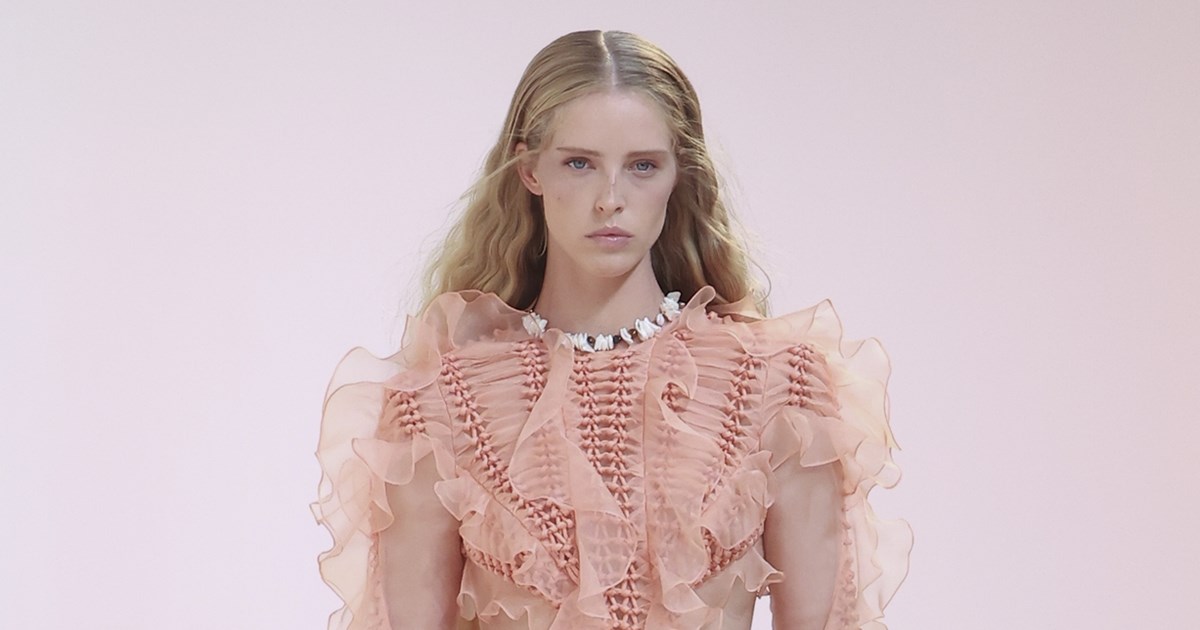 Οι Κάννες ανέδειξαν το απόλυτο αξεσουάρ του καλοκαιριού για τα μαλλιά - εικόνα 3