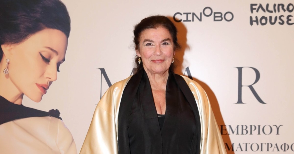 To red carpet - inspired χτένισμα της Αντιγόνης Κουλουκάκου είναι ακριβώς η έμπνευση που χρειαζόμασταν για τις γιορτές - εικόνα 1