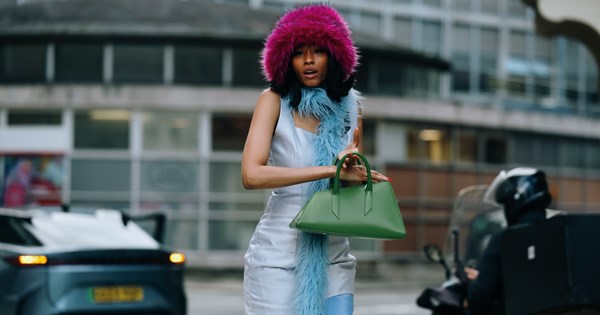 Very demure, Very mindful | Πώς μεταφράζεται στιλιστικά το νέο TikTok trend; - εικόνα 2