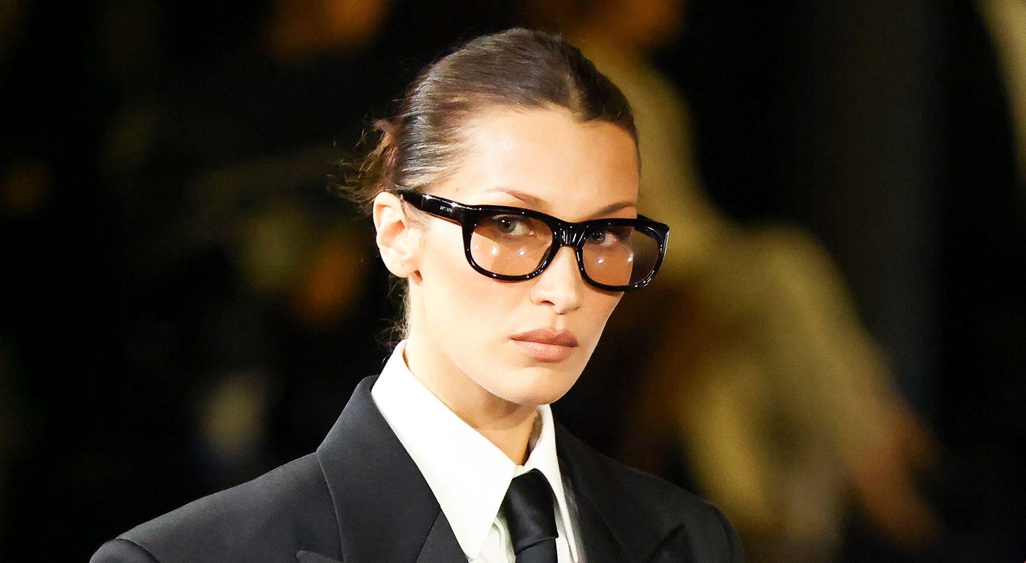 Bella Hadid | Στο φεστιβάλ των Καννών με εντυπωσιακή αλλαγή στα μαλλιά της - εικόνα 1