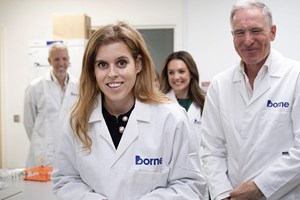 Πριγκίπισσα Βεατρίκη | Πρώτη εμφάνιση μετά τη βάφτιση της κόρης της με νονά τη Nina Flohr - εικόνα 4