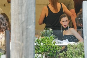 Emily In Paris | Τα relationship status των πρωταγωνιστών της σειράς - εικόνα 2