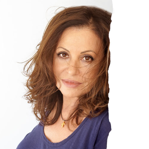 Συνομιλώντας...με την Χάρις Αλεξίου