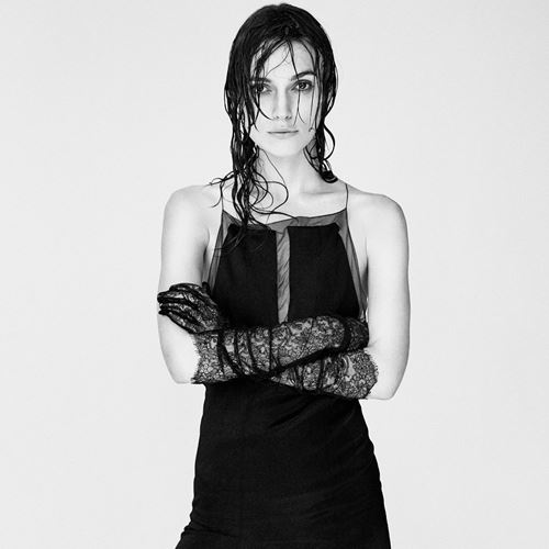Keira Knightley: Ποζάρει topless!