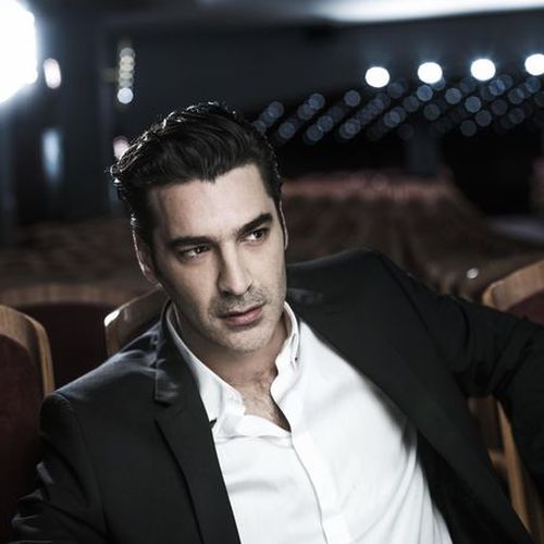 To backstage βίντεο του Χριστόφορου Παπακαλιάτη απο τα γυρίσματα της νέας σειράς "Ο Δάσκαλος"