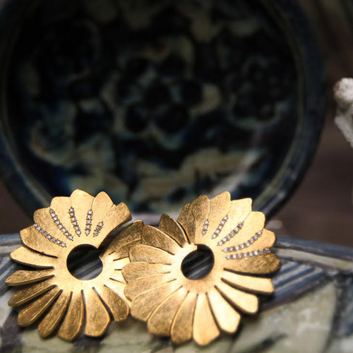 Η συλλογή κοσμημάτων “NOUR” της Έλενας Σύρακα ταξιδεύει στην Ανατολή