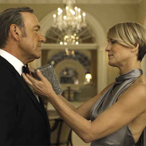 House of Cards: Αναλύουμε τις πιο bold εμφανίσεις της Claire Underwood