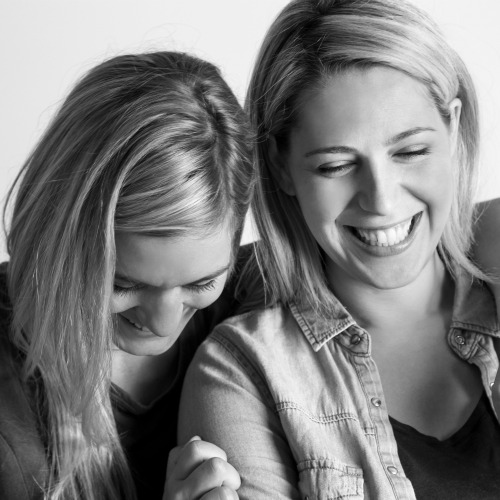 Η Ιλόη &amp; η Άννα σχεδιάζουν τα μαγιό που θα θέλεις να φοράς όλο το καλοκαίρι