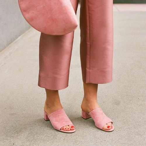 Ποιο είναι το πιο cool χρώμα για να φορέσεις στα παπούτσια; 