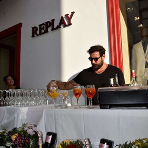 Τα λαμπερά εγκαίνια του Replay Store στη Μύκονο